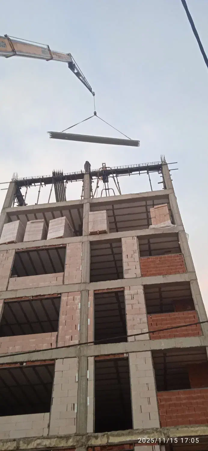 کشیدن‌مصالح‌به‌طبقات‌‌وتمیزکاری‌واحدها‌ازصفرتاصد|خدمات پیشه و مهارت|اردبیل, |دیوار