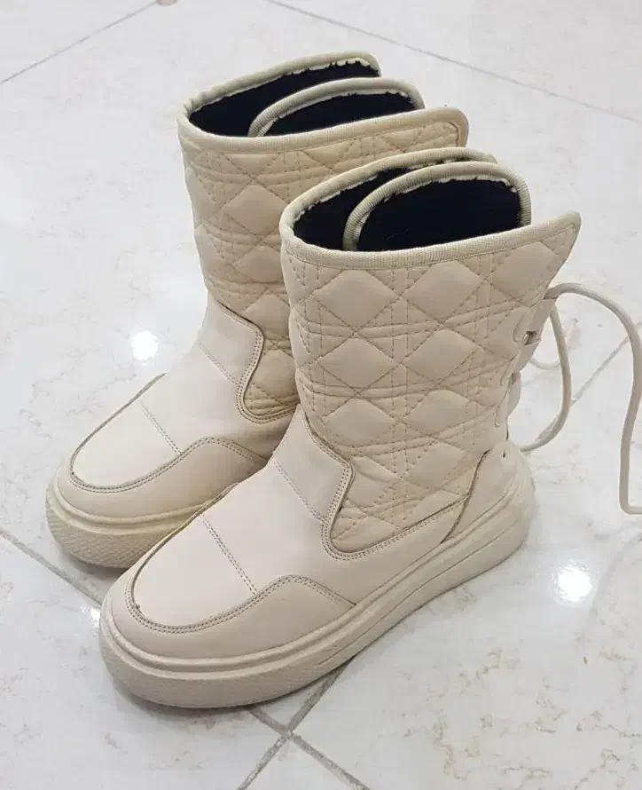 دو عدد کفش بچگانه کاملا سالم سایز ۳۵|کفش و لباس بچه|رشت, استقامت ۱|دیوار