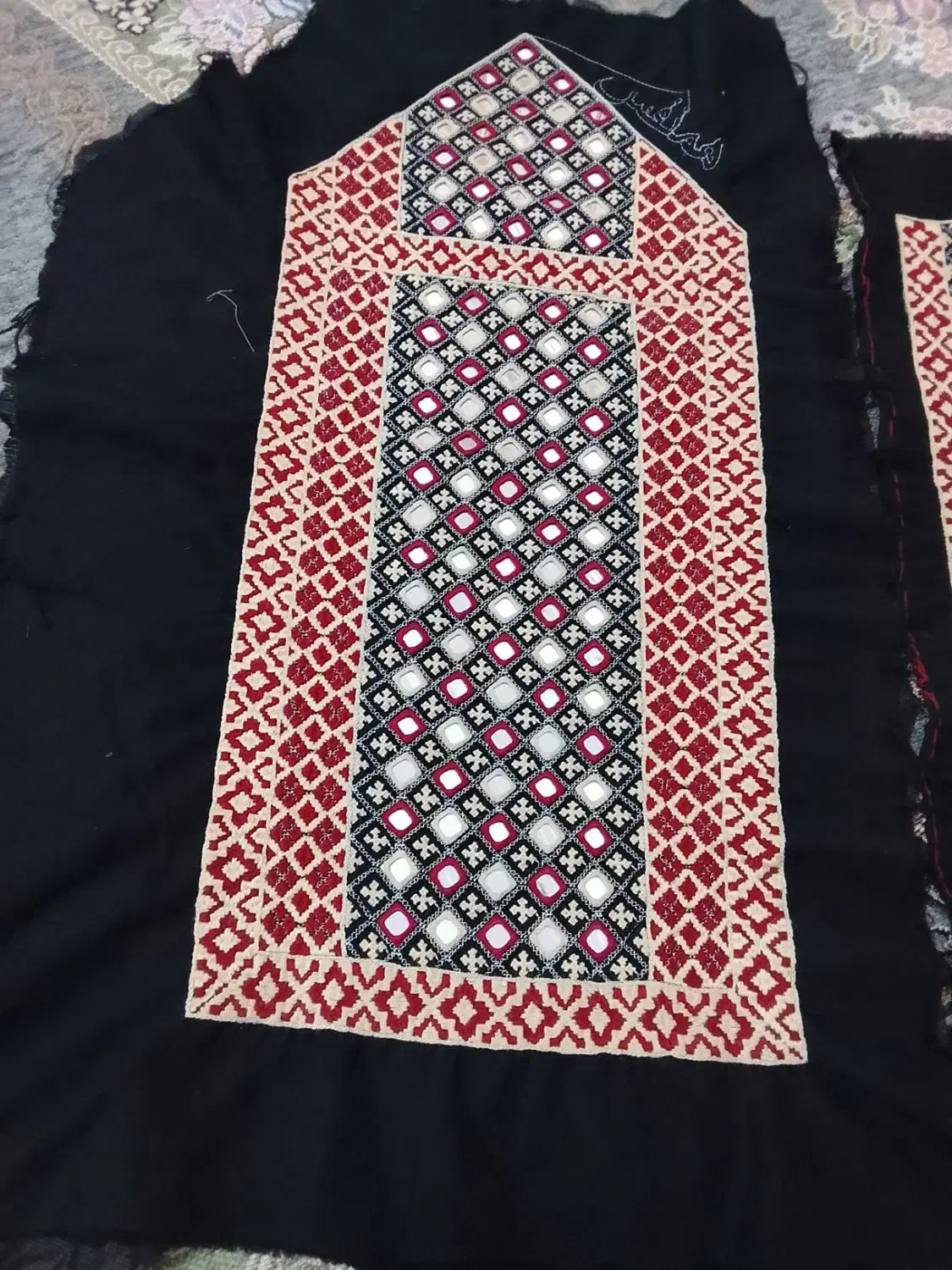 زی آستین هزار اینه|لباس|گنبکی, |دیوار