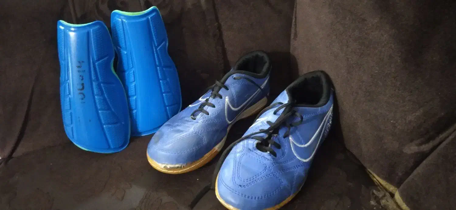 کفش فوتسال وساقبند|کیف، کفش، کمربند|قم, نیروگاه|دیوار