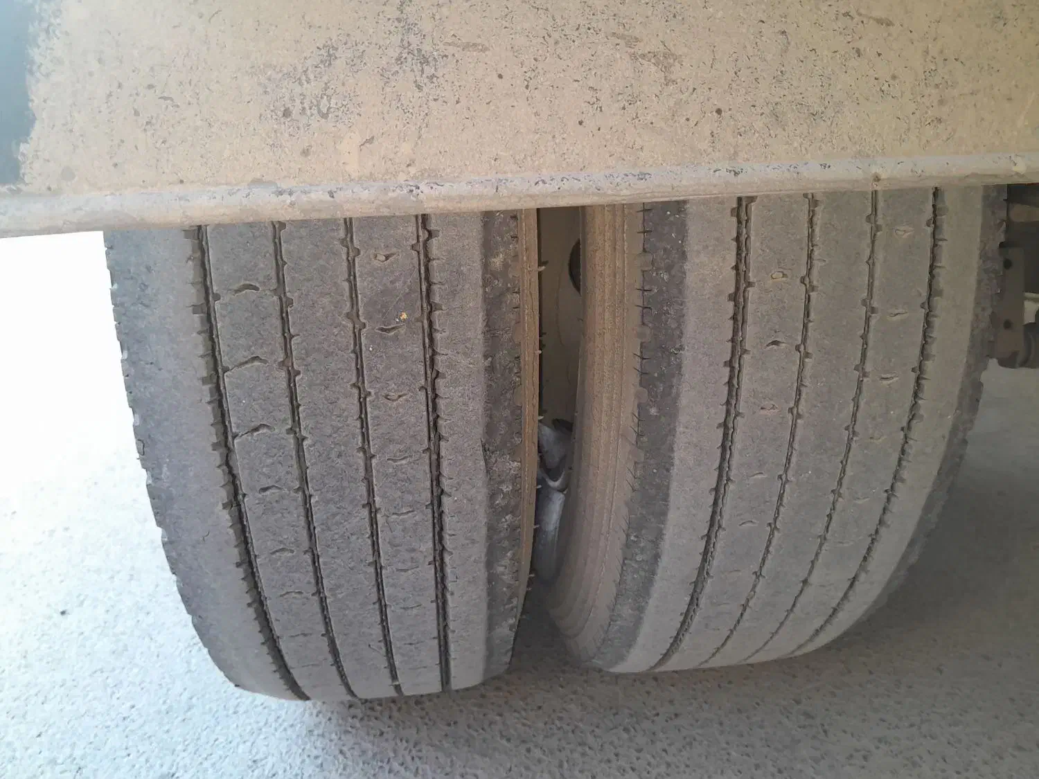 لاستیک ۲۳۵ ایسوزو|قطعات یدکی و لوازم جانبی|اراک, |دیوار