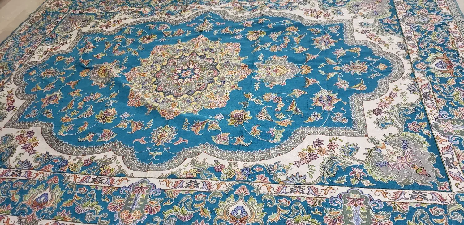 روفرشی زرکدار شرکت کیاباف یزد ۲/۵ در ۳/۵کاملا ضخیم|روفرشی|تهران, بهار|دیوار