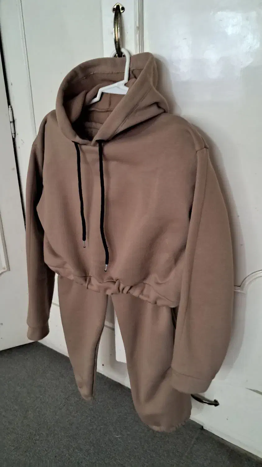 سویشرت کراپ با شلوار|لباس|فولادشهر, A2|دیوار