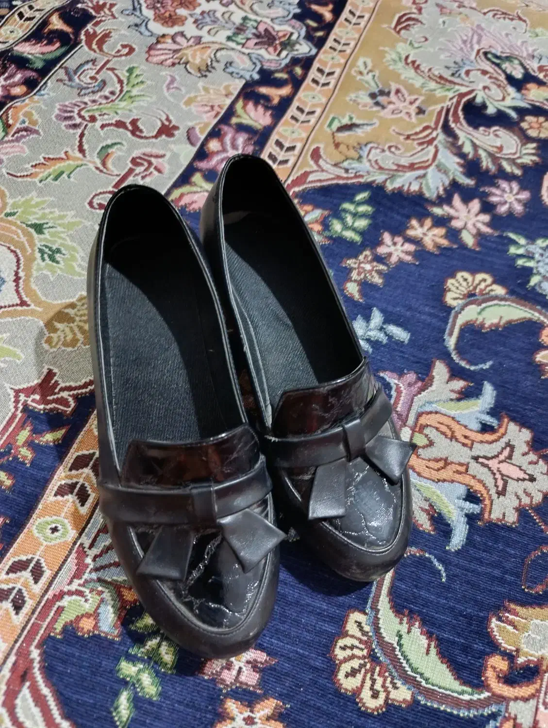 کفش|کیف، کفش، کمربند|گلبهار, شهر جدید گلبهار|دیوار