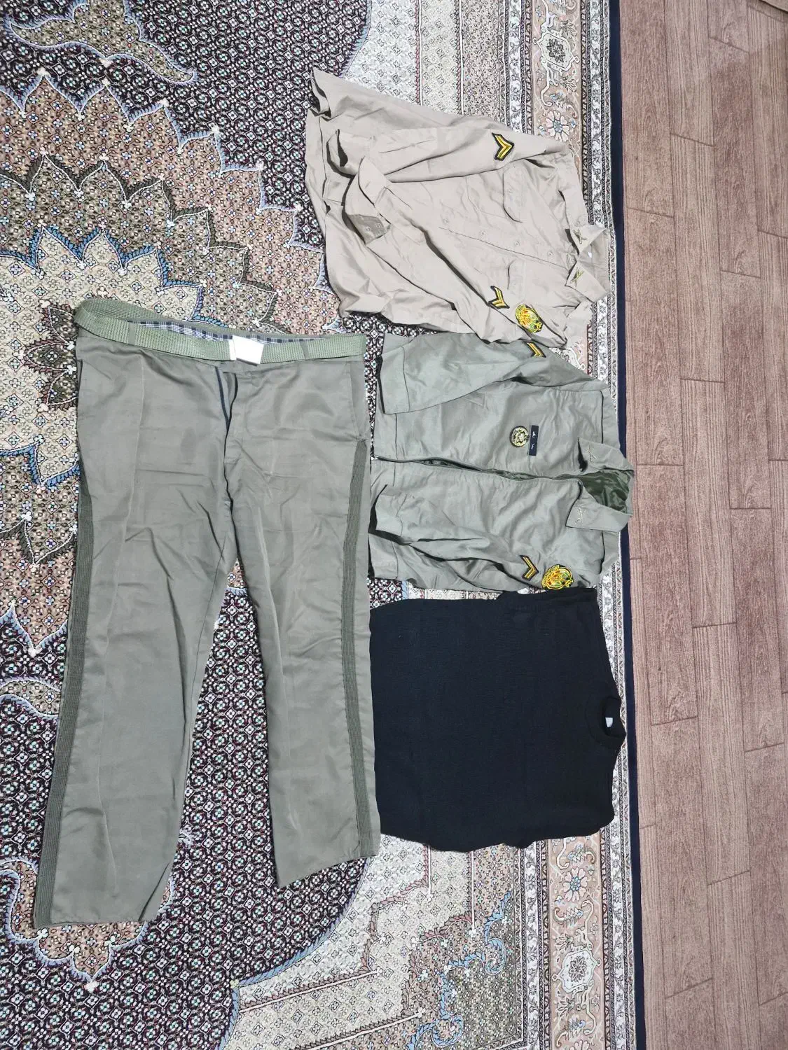 لباس کادر و سربازی|لباس|مشکیندشت, |دیوار