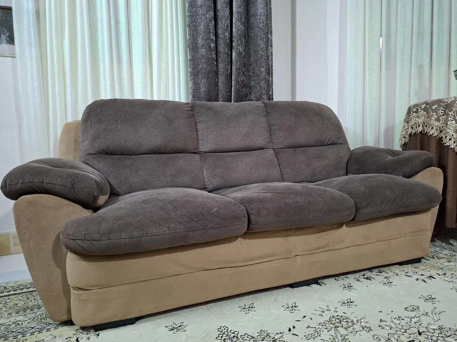 مبل راحتی ۷ نفره سالم و تمیز|مبلمان خانگی و میز عسلی|اسفراین, |دیوار