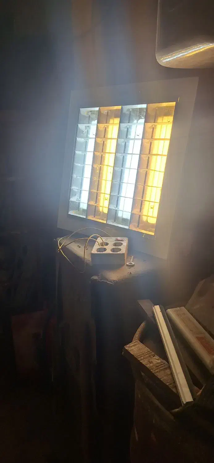 روشنایی سقفی تو کار 4 لامپ سالم|لامپ و چراغ|کوچصفهان, |دیوار