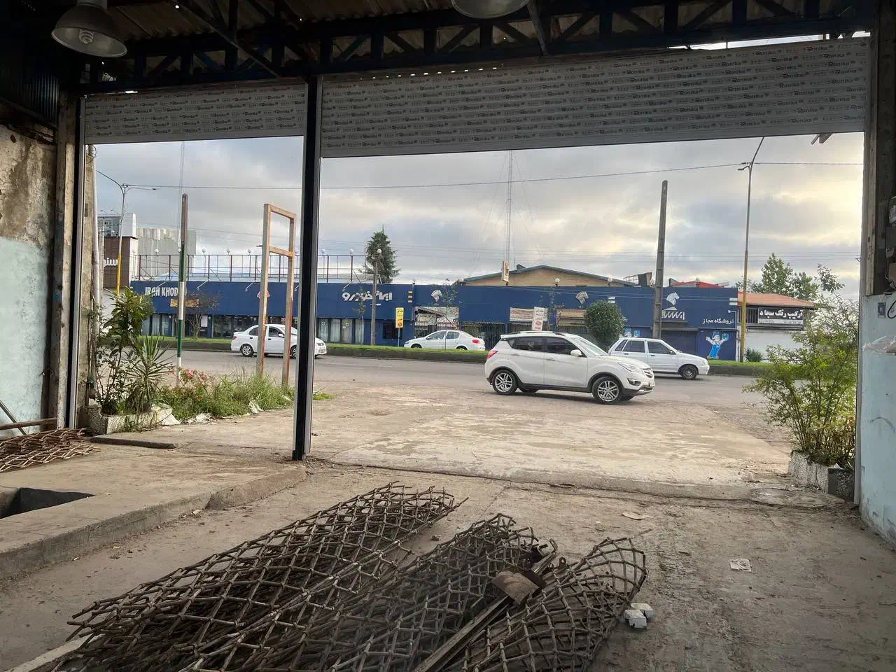 مغازه / تعمیرگاه / کارواش / انبار|اجارهٔ مغازه و غرفه|رشت, حومه رشت|دیوار