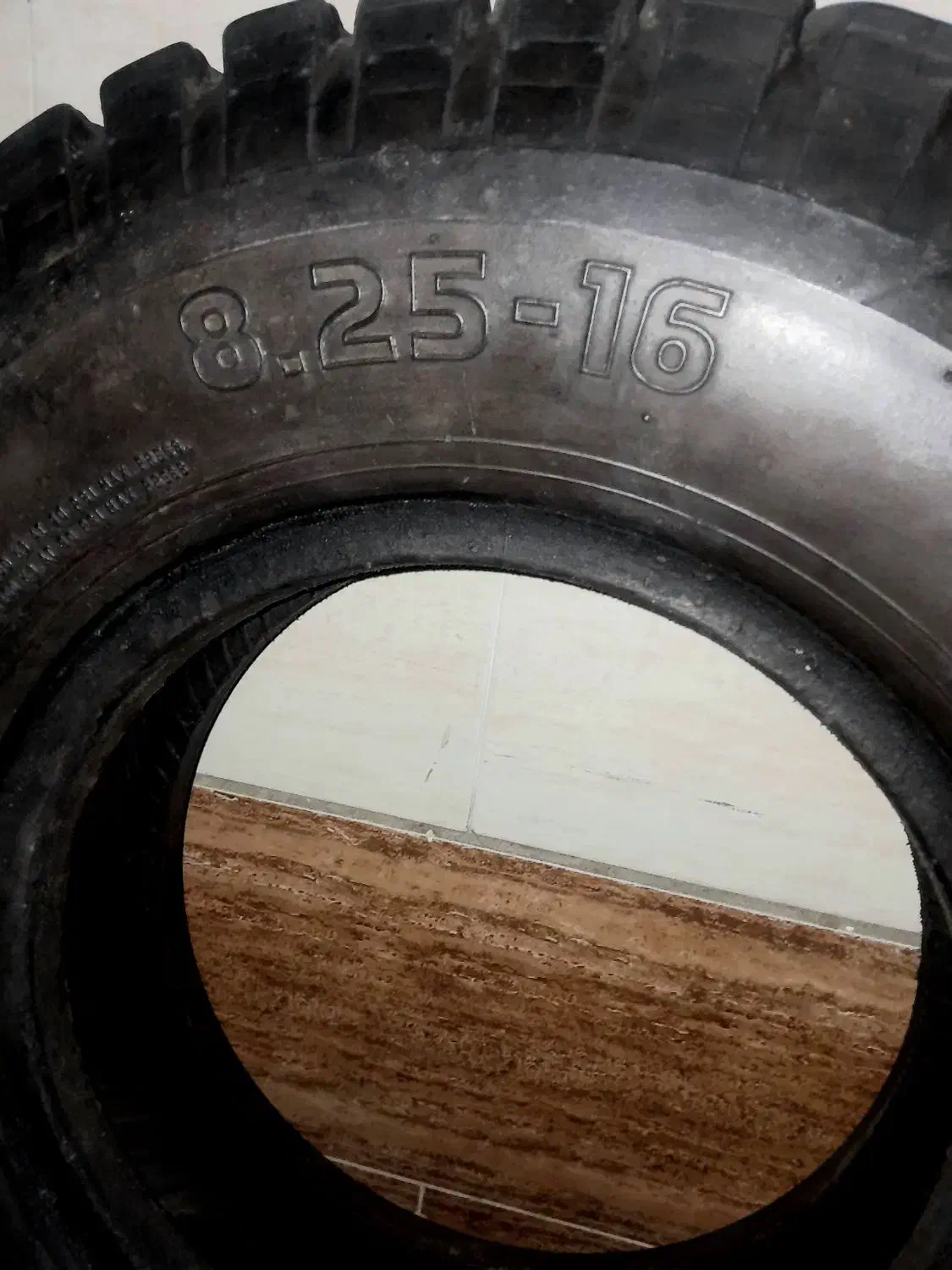 لاستیک عقب خاور و نیسان|قطعات یدکی و لوازم جانبی|برخوار, |دیوار