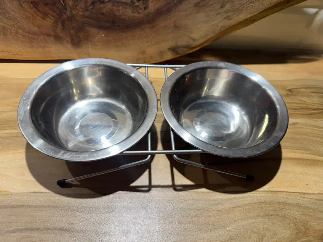 تمامی ظرفهای گربه از جمله استیل وبرس.نو زیرقیمت۷۰۰|لوازم جانبی حیوانات|تهران, امیریه|دیوار