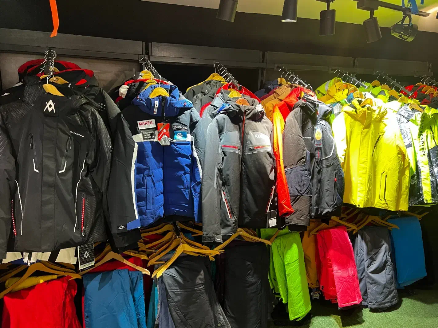 لباس و کاپشن اسکی اکبند مردانه و زنانه|ورزشهای زمستانی|تهران, سیمای ایران|دیوار