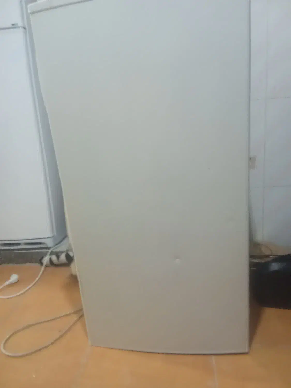 یخچال 9فوت ایسکول در حد نو رنگ سفید قیمت 80000000ت|یخچال و فریزر|بیرجند, |دیوار