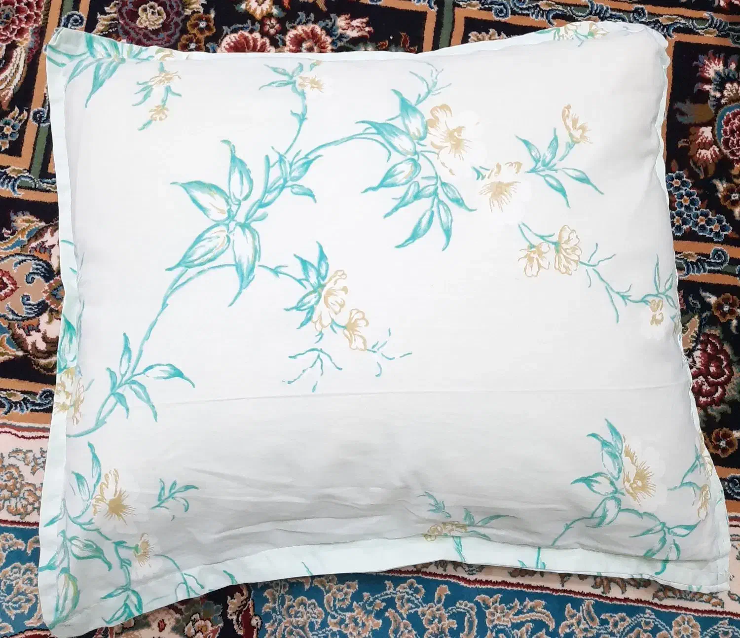 رختخواب|رختخواب، بالش، پتو|رشت, گلزاران|دیوار