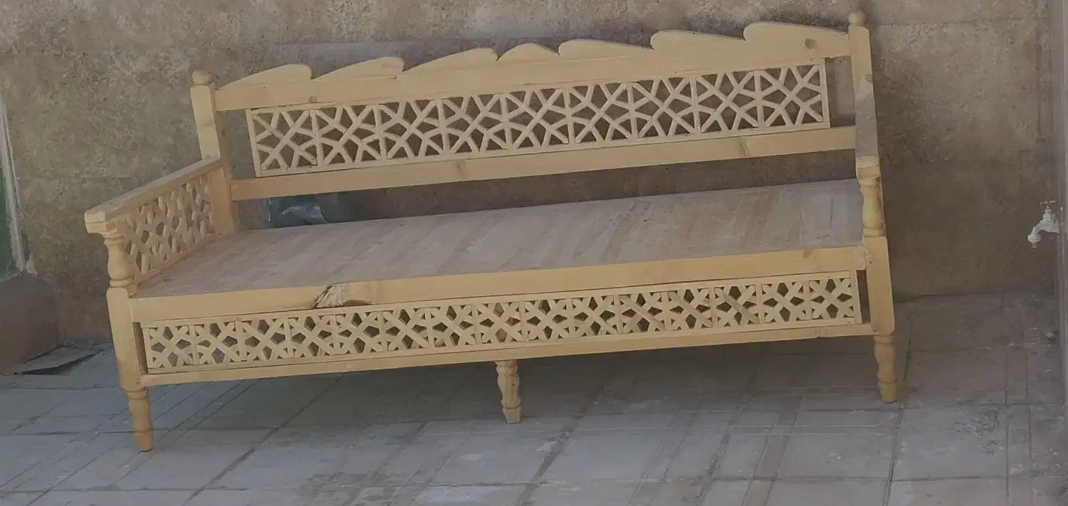 شاه نشین چوب روس|تخت و سرویس خواب|تربت‌حیدریه, سیلوی گندم|دیوار