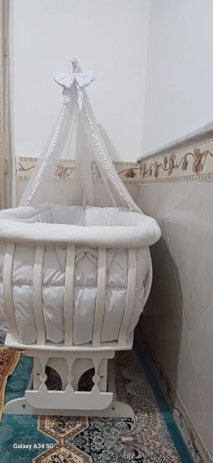 گهواره  وتخت  کنار  مادر  ومناسب  برای  دوقلو|تخت و صندلی بچه|رباط‌کریم, رباط‌کریم|دیوار