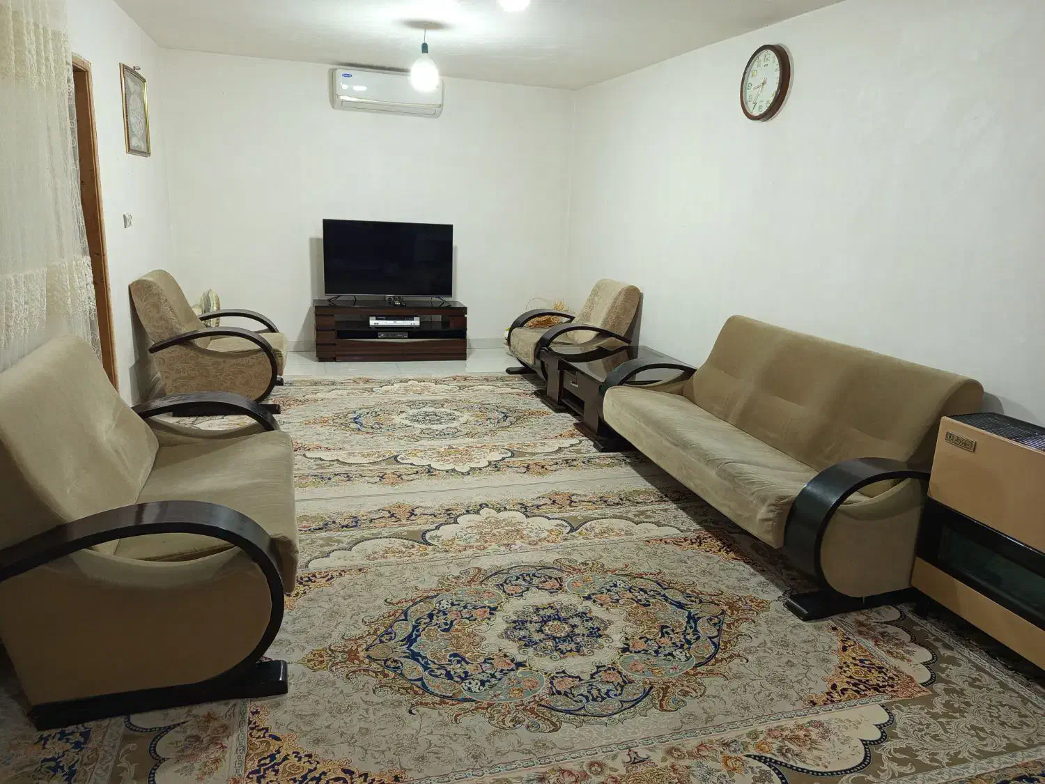 مبل 7 نفره و لباسشویی|مبلمان خانگی و میز عسلی|لاهیجان, بازکیاگوراب|دیوار