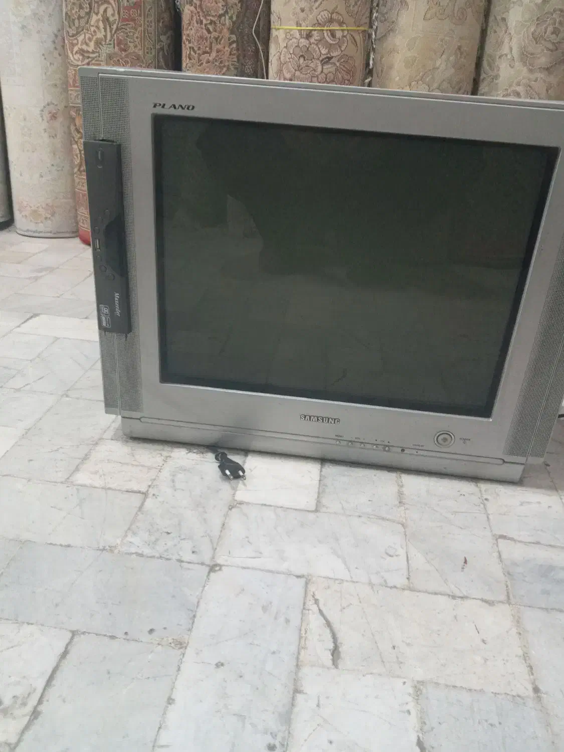باسلام یک دستگاه تلویزیون ۲۱اینچ سالم|تلویزیون و پروژکتور|قم, باغ شریفی|دیوار