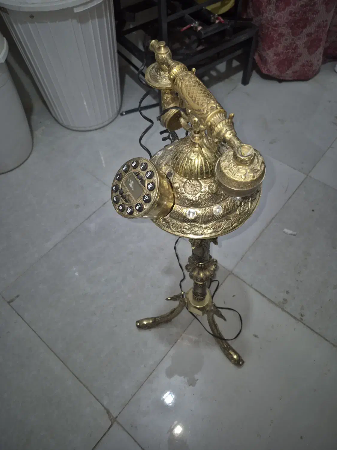 تلفن برنزی|تلفن رومیزی|بهار, |دیوار