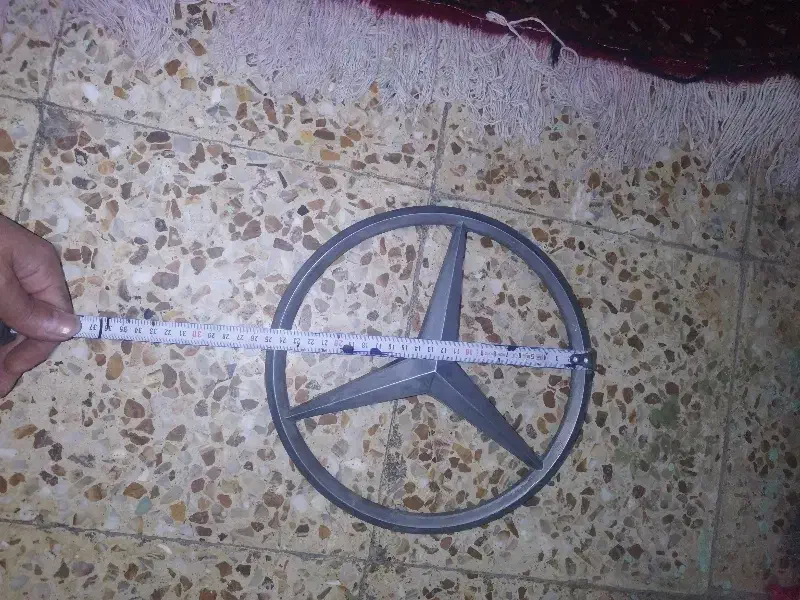 یک عدد آرم جلوی بنز 10تن|قطعات یدکی و لوازم جانبی|کرمانشاه, |دیوار