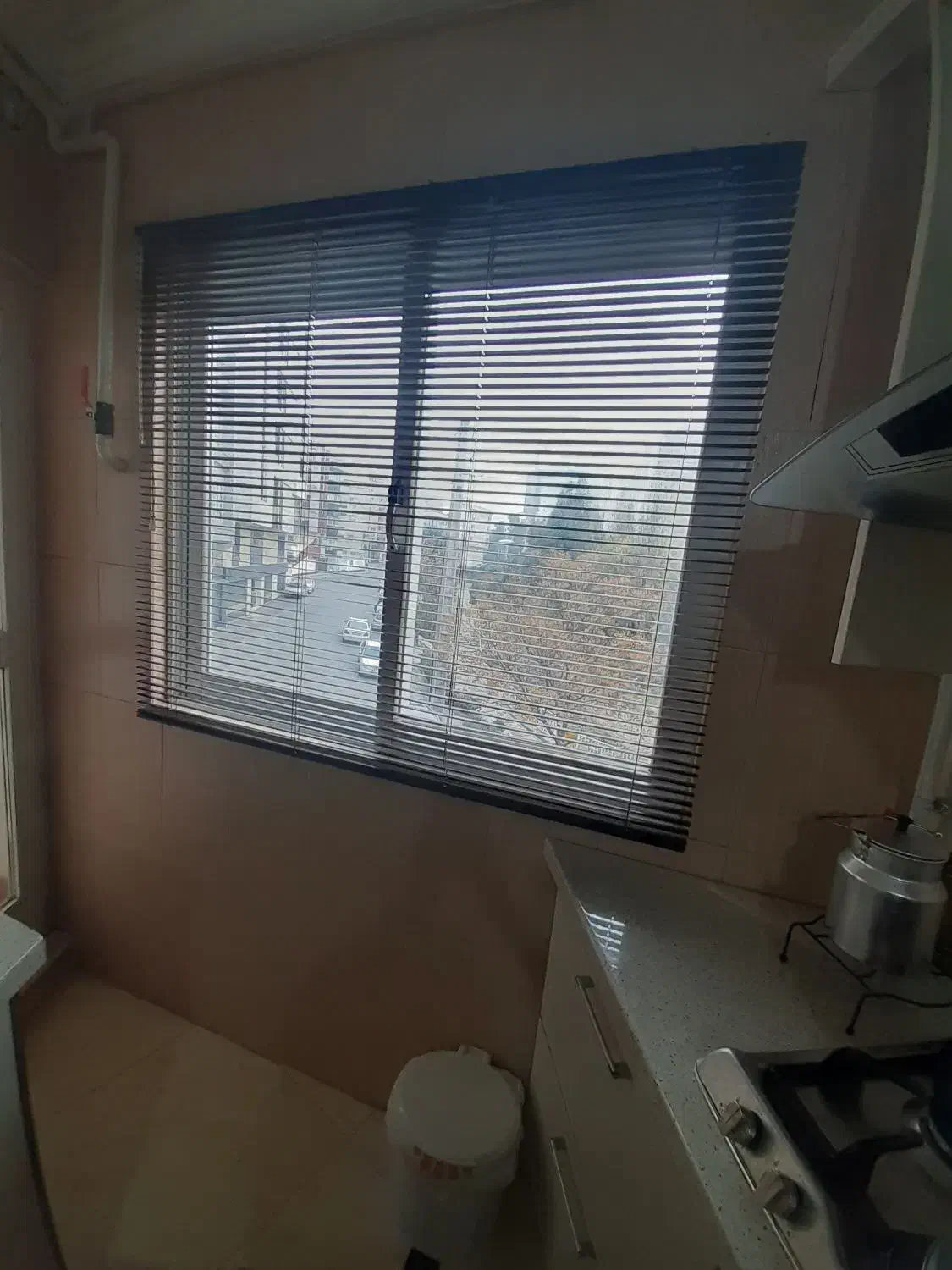 پرده  کرکره  قهوه ای  رنگ  کاملا  سالم  وتمیز|پرده، رانر، رومیزی|گرگان, |دیوار