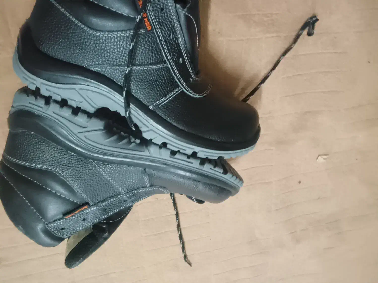 کفش کار|کیف، کفش، کمربند|دزفول, |دیوار