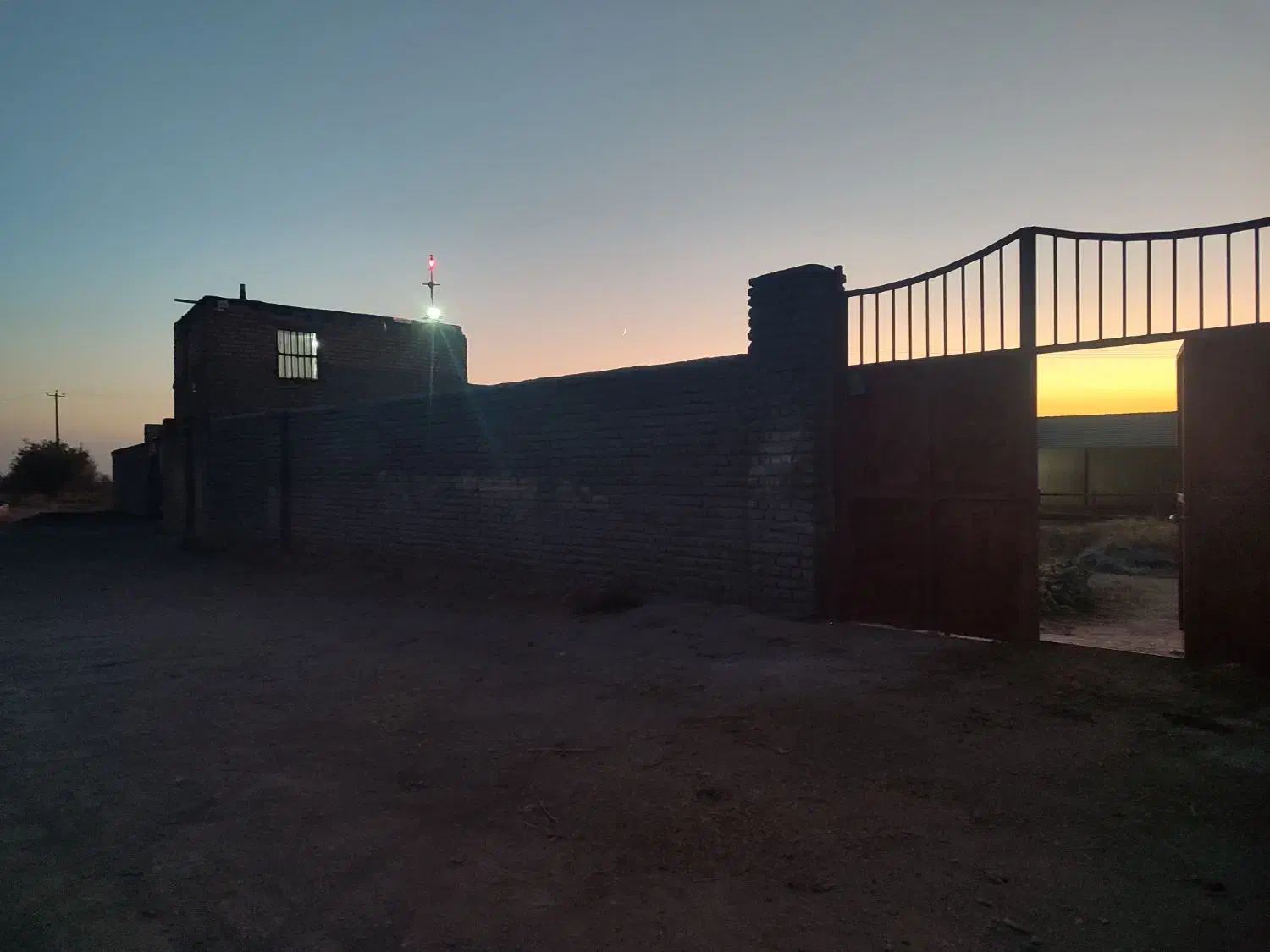 گاوداری صنعتی همراه باغ پسته|فروش دفتر صنعتی، کشاورزی، تجاری|شادمهر, |دیوار