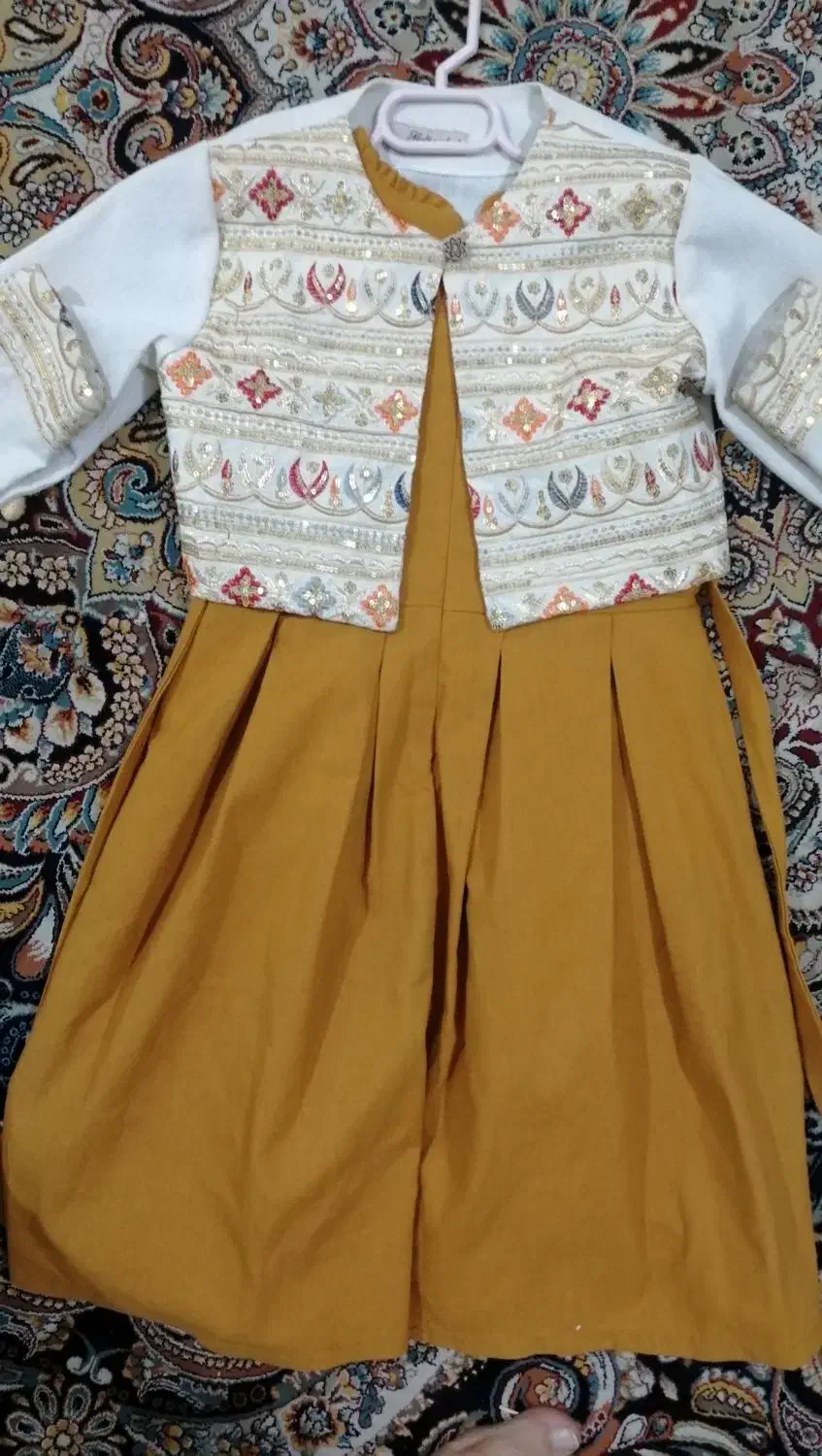 سارافن دخترانه|لباس|شیراز, باغ تخت|دیوار