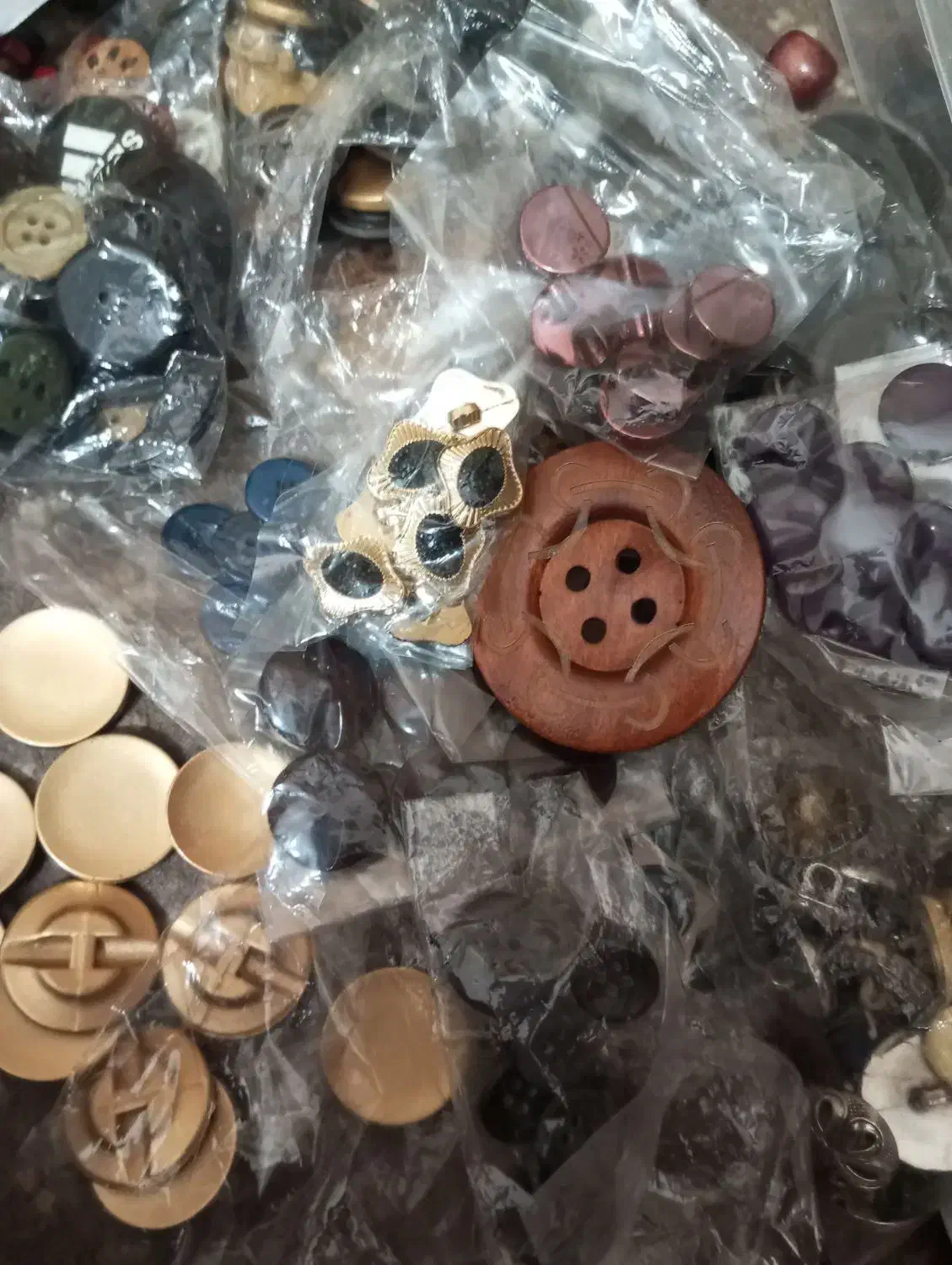 دکمه ها|لوازم خیاطی و بافتنی|خرمآباد, |دیوار