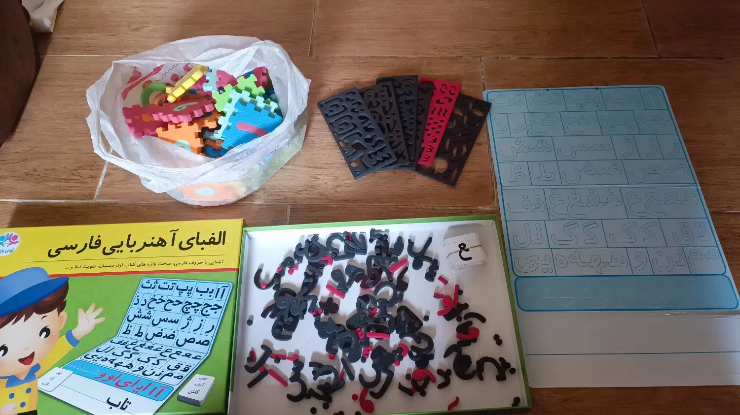 الفبای آهنربایی فارسی|لوازم التحریر|آمل, |دیوار