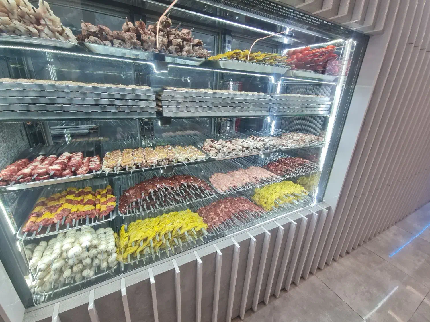 به ۳نفر سالن کار وارد ۱منقل کار زغالی حرفی نیازمند|استخدام خدمات فروشگاه و رستوران|سنندج, |دیوار