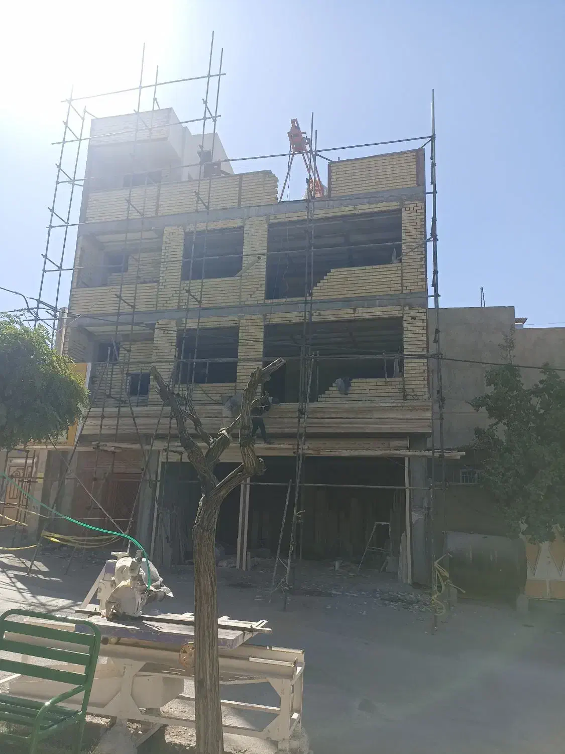به یک استادکاروچهارنفر شاگردبرای نماکاری نیازمندیم|استخدام معماری، عمران و ساختمانی|مهاباد (آذربایجان غربی), |دیوار