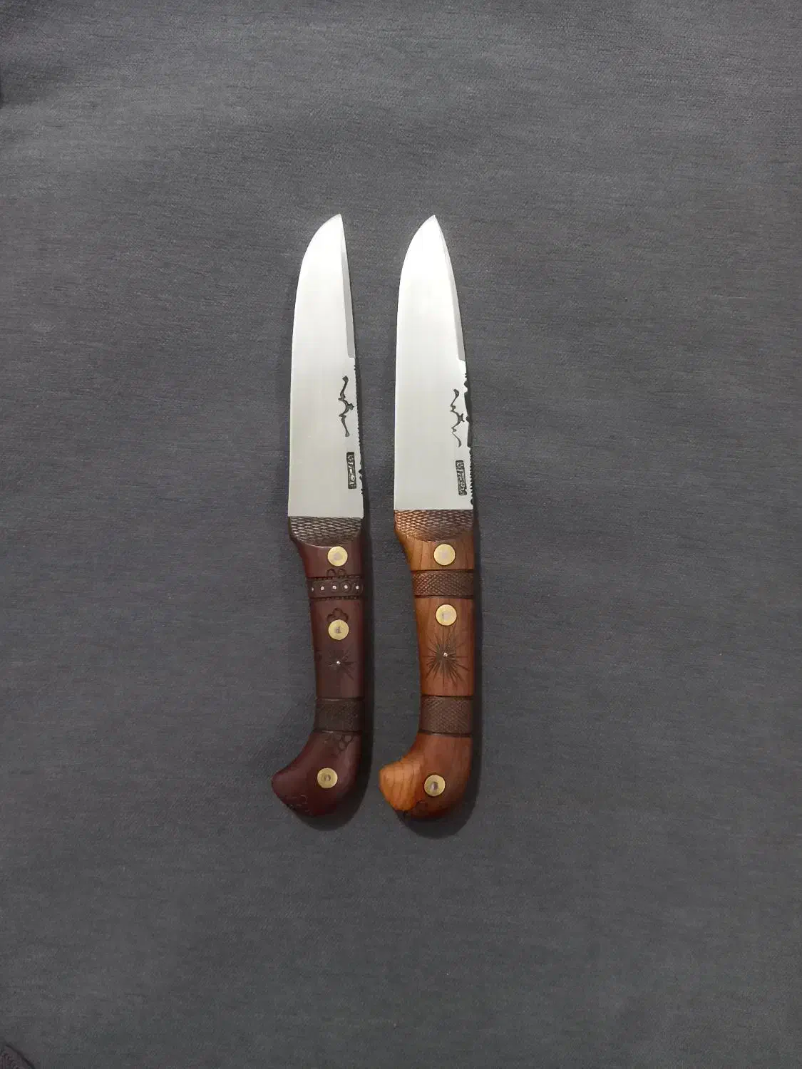 چاقو|کلکسیون و سرگرمی|رباط‌کریم, رباط‌کریم|دیوار