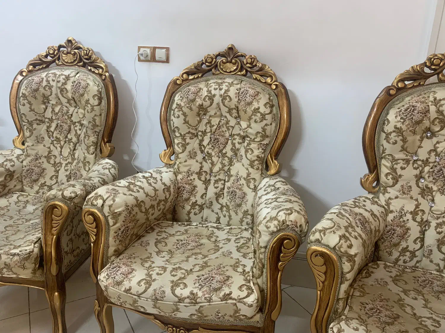 مبل ۹نفره سلطنتی|مبلمان خانگی و میز عسلی|مشهد, کوی المهدی|دیوار