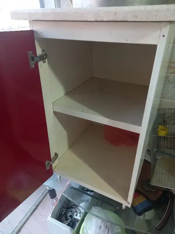 کابینت زیر سماوری و تعدادی وسیله در تصویر فروشی|مصالح و تجهیزات ساختمان|اقبالیه, |دیوار