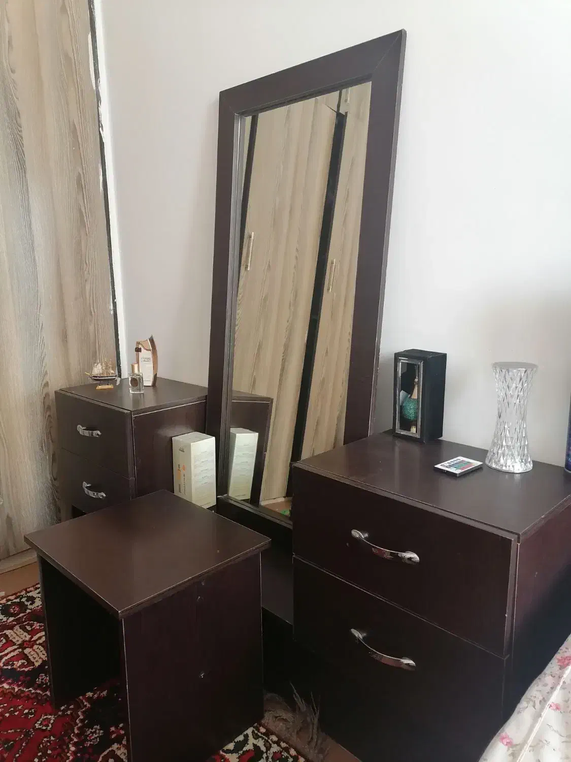 سرویس خواب|تخت و سرویس خواب|شیراز, باغ تخت|دیوار