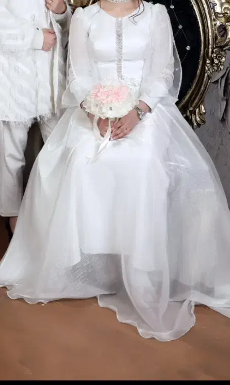 لباس عقد نامزدی|لباس|ری, علایین|دیوار