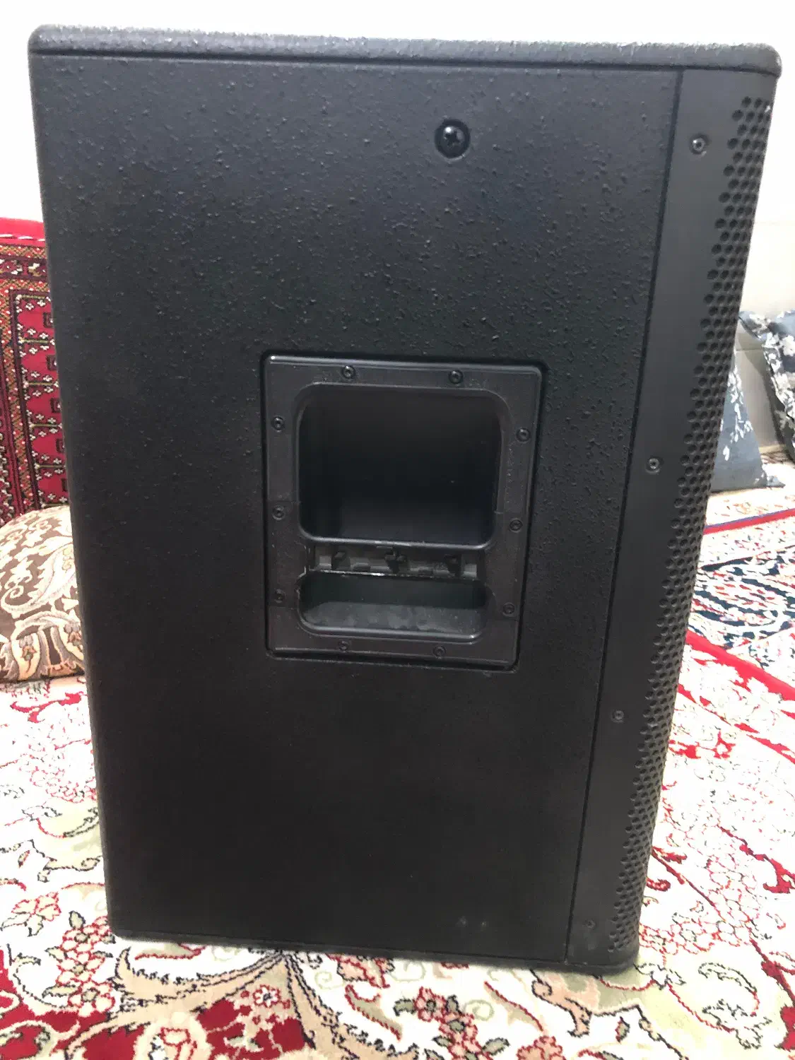 باند دایناکورد c15|صوتی و تصویری|قم, چهل درخت‎|دیوار