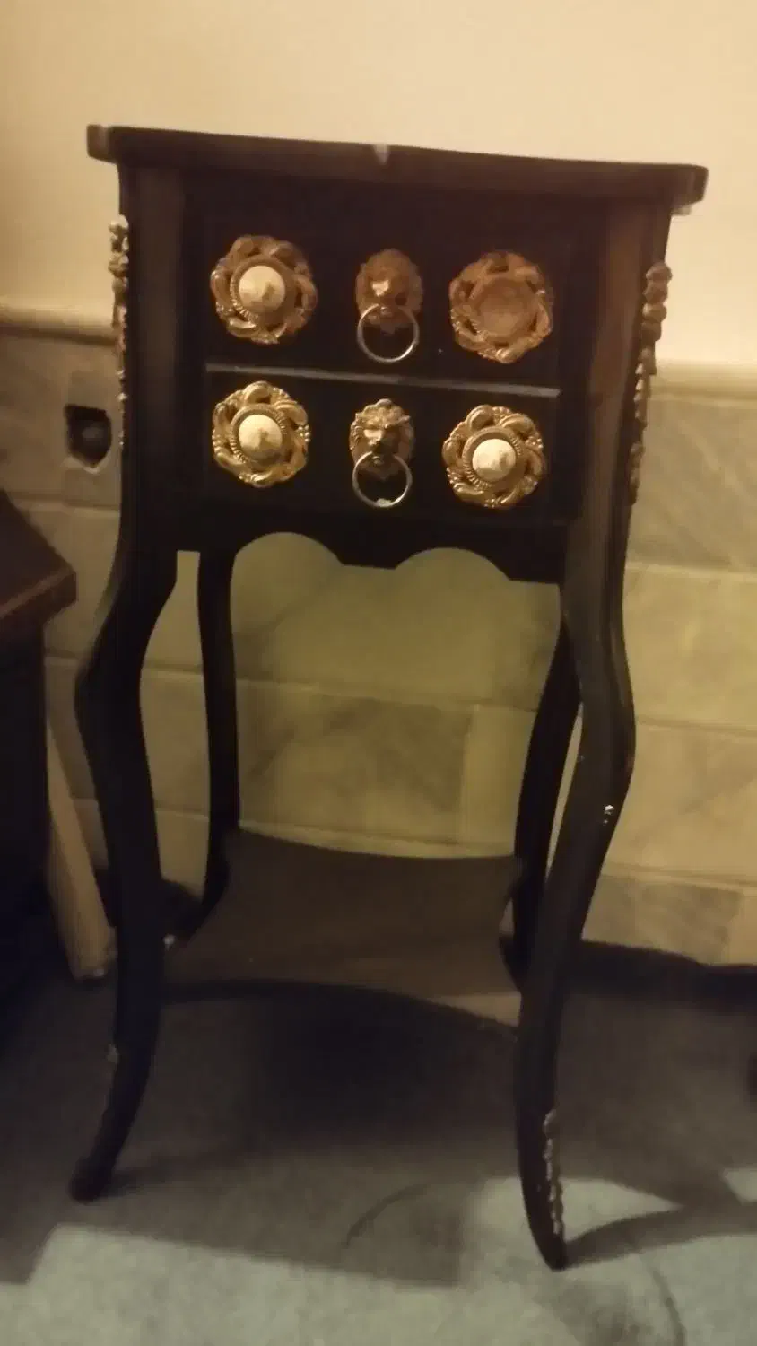 میز|میز تلفن|قم, شاد قلی|دیوار