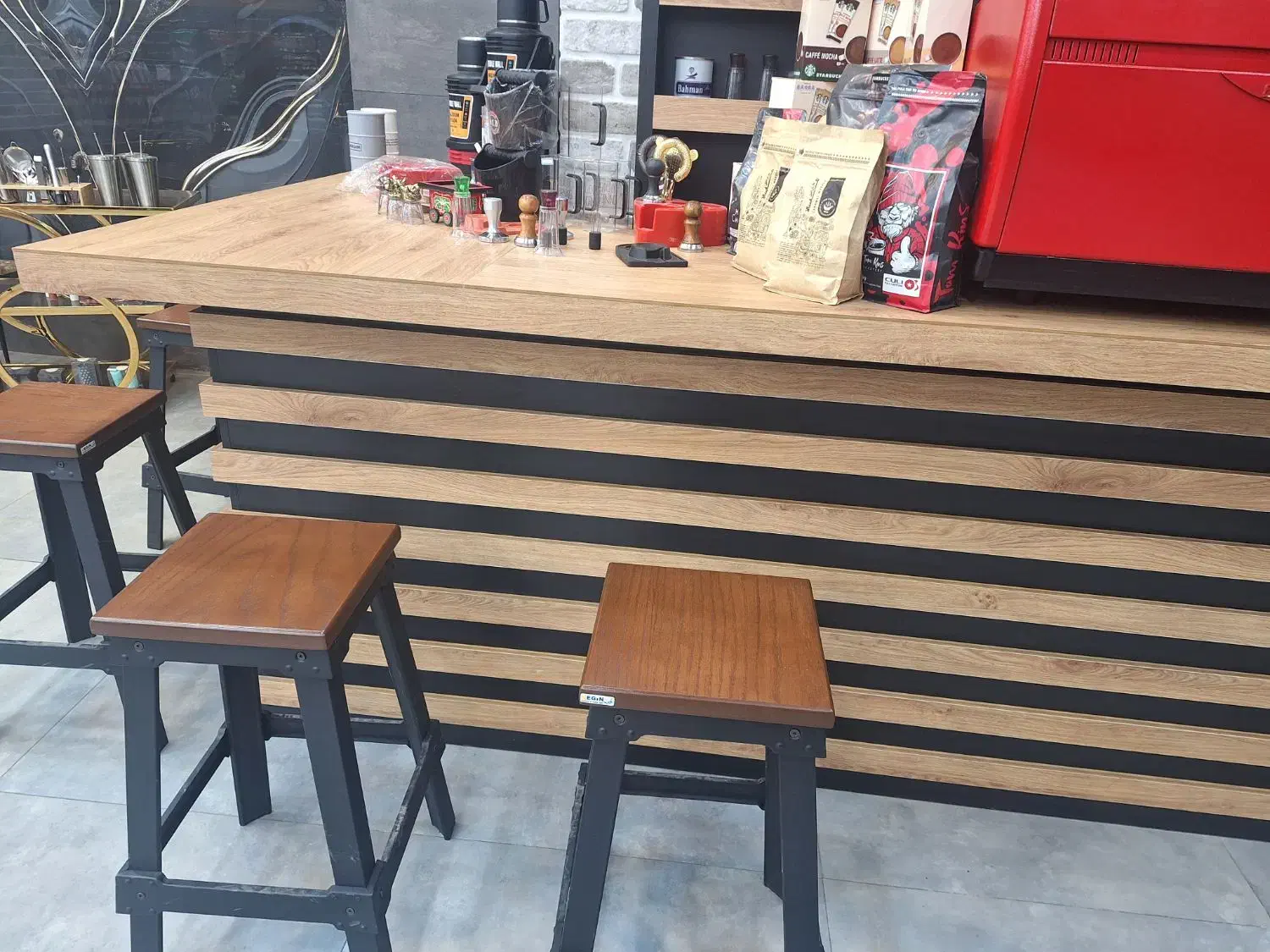 به یک باریستای آقا وخانم در کافه امیران کردان|استخدام خدمات فروشگاه و رستوران|کوهسار (البرز), |دیوار