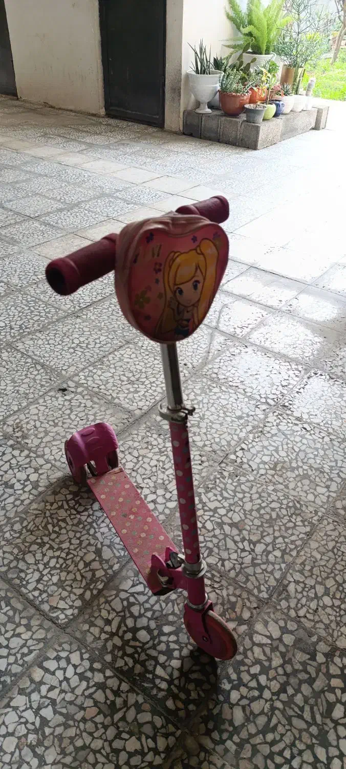 اسکوتر دخترانه سه‌چرخ  سالم و تمیز|دوچرخه، اسکیت، اسکوتر|رودسر, |دیوار