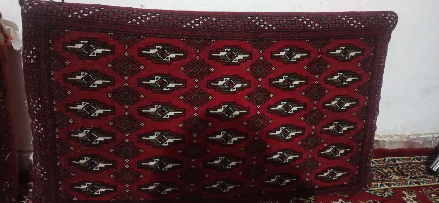 پشتی|پشتی|مشهد, نیزه|دیوار