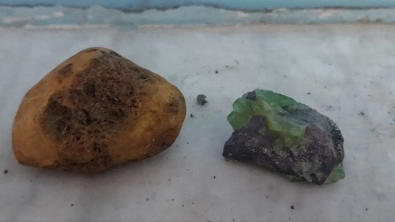 مجموعه سنگ کلکسیونی|کلکسیون اشیاء عتیقه|سنندج, |دیوار