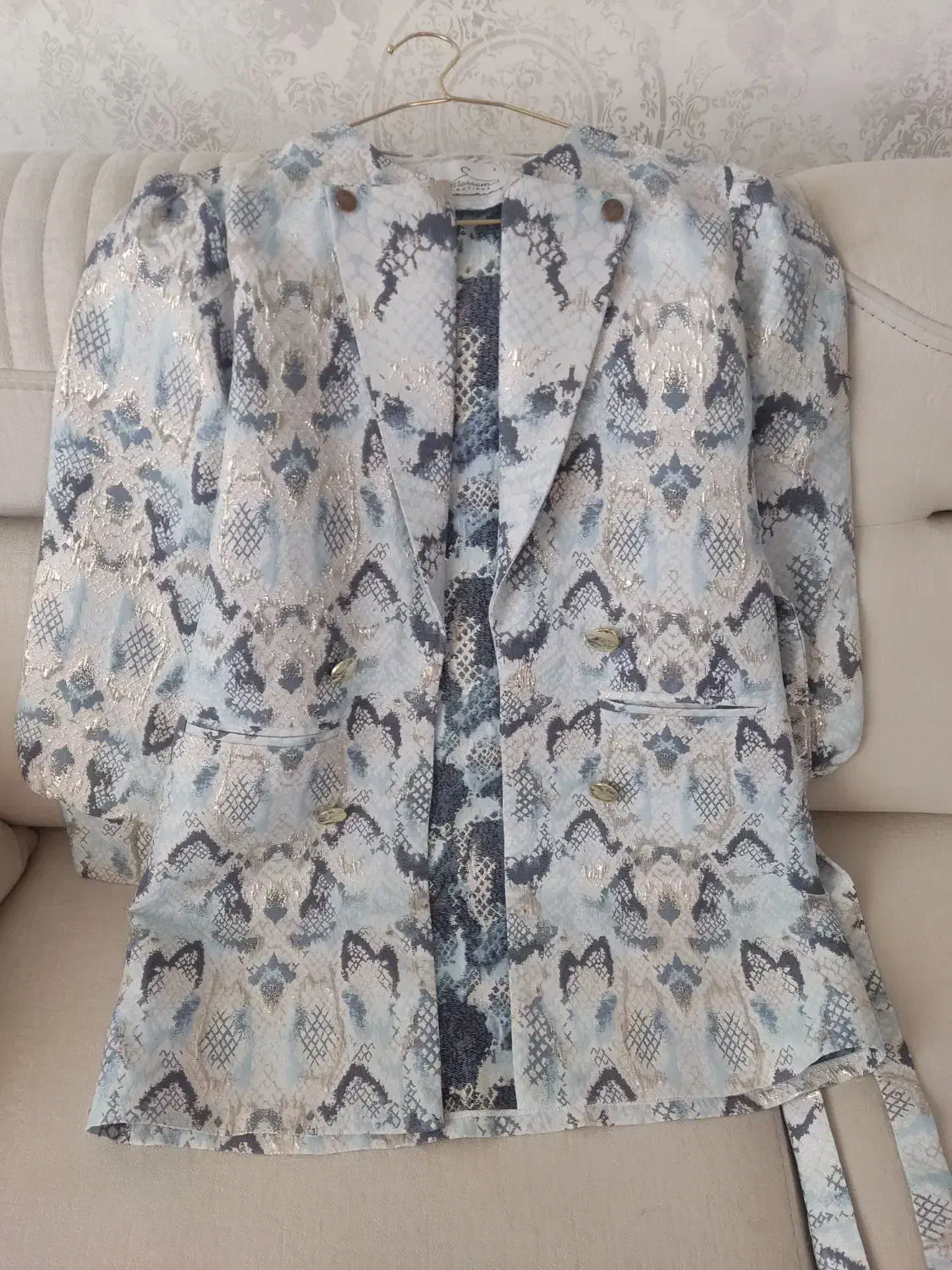 مانتوژاکارد|لباس|گلبهار, شهر جدید گلبهار|دیوار