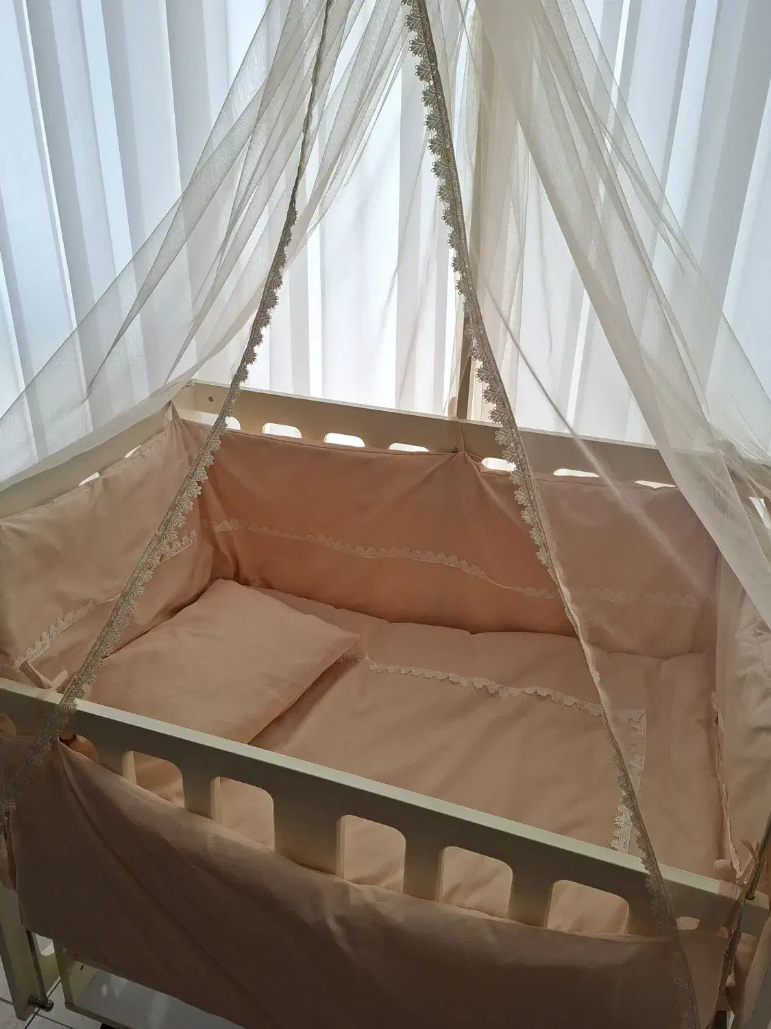 تخت کنار مادر کرم رنگ|تخت و صندلی بچه|کرج, محمد آباد|دیوار