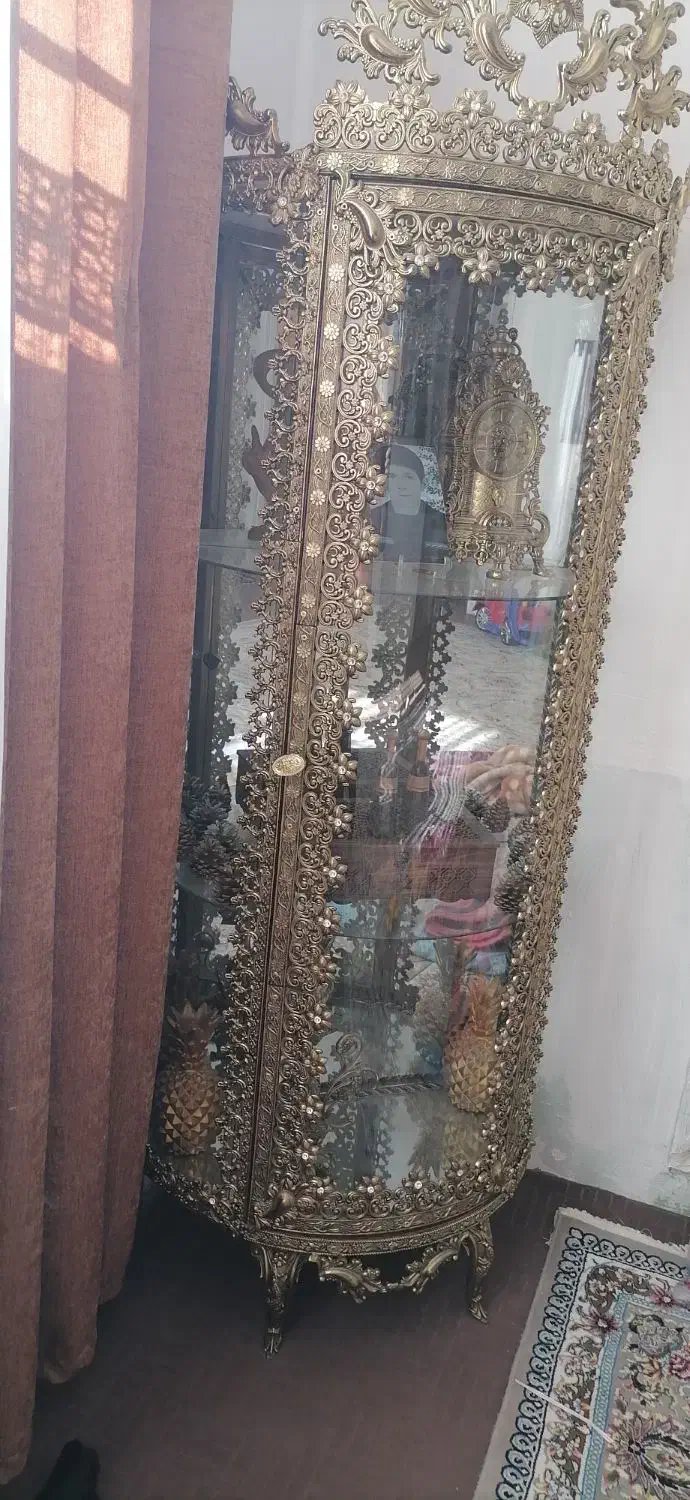 وسیله منزل برنزسنگین.|بوفه، ویترین، کنسول|چرداول, |دیوار