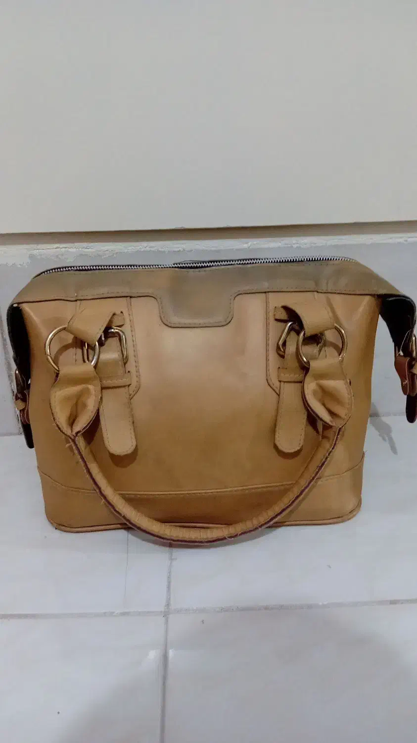 کیف|کیف، کفش، کمربند|گرمسار, |دیوار