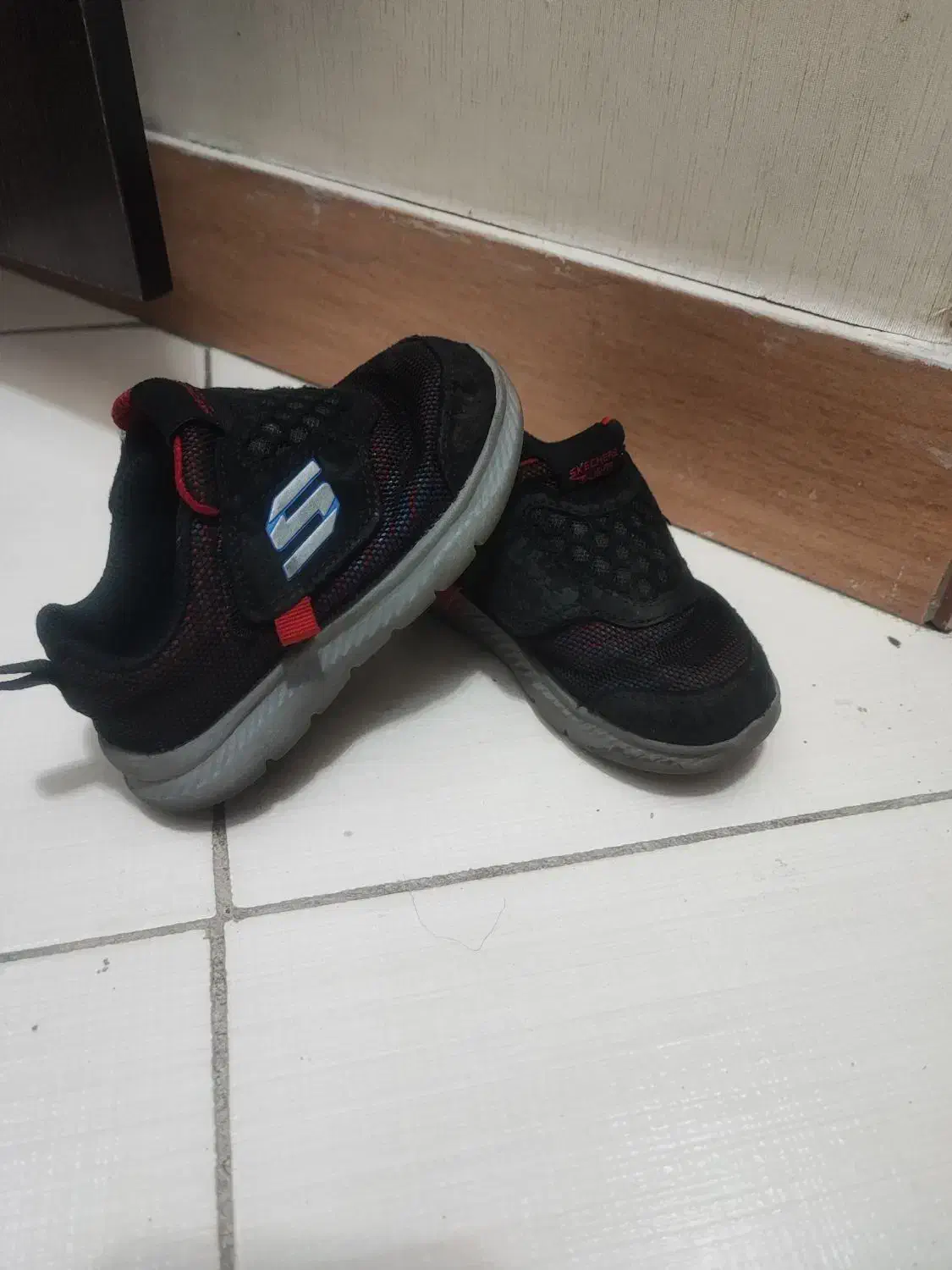 کتونی اسکیچرز اصل  چراغ دار|کیف، کفش، کمربند|تهران, هفت حوض|دیوار