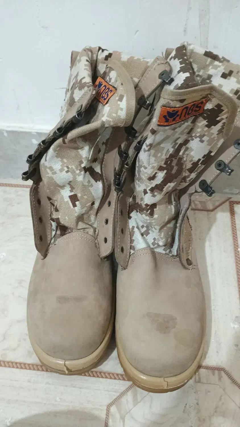 پوتین خاکی بهمن|کیف، کفش، کمربند|مسجد سلیمان, |دیوار