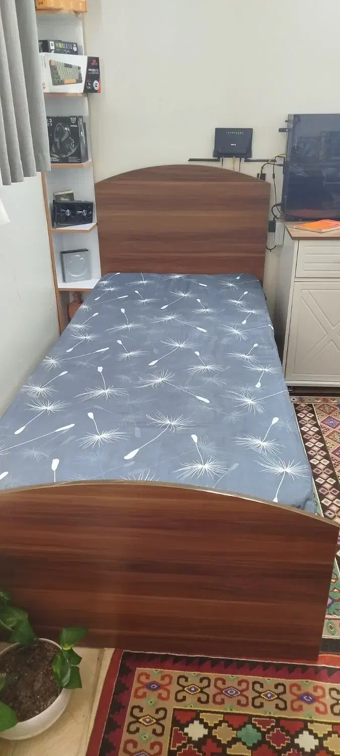 یک جفت تخت|تخت و سرویس خواب|دلیجان, |دیوار