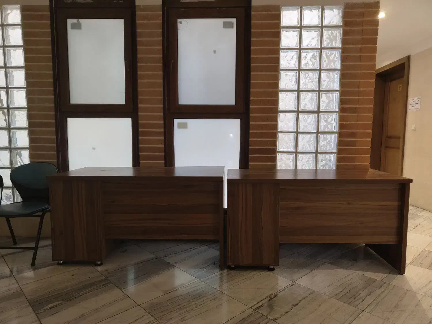 میز اداری ۲ عدد|مبلمان اداری|تهران, فلسطین (میدان انقلاب)|دیوار
